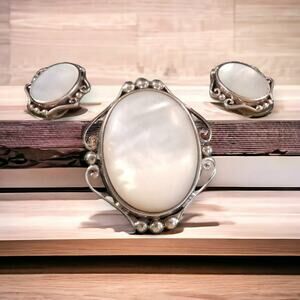 Elegant Vintage Mother-of-Pearl Jewelry Set, Silver Brooch & Matching Earrings